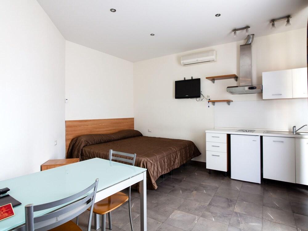 Appartamenti Astoria โบโลญญา ภายนอก รูปภาพ